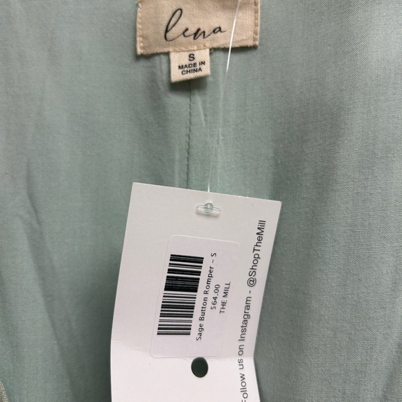 Sage green romper! Never worn! - Picture 4 of 4